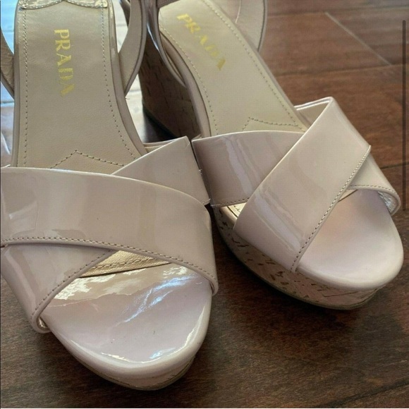 Nude patent leather Prada cork wedges - Picture 4 of 5